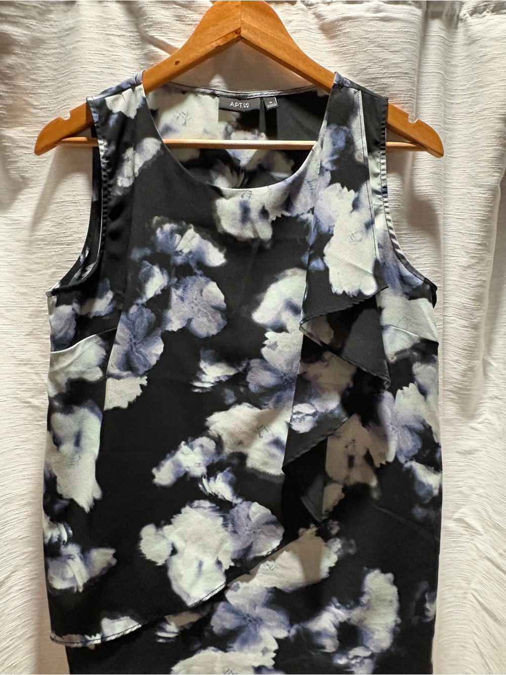 Apt. 9 Black & White Floral Ruffle Sleeveless Top Size Medium